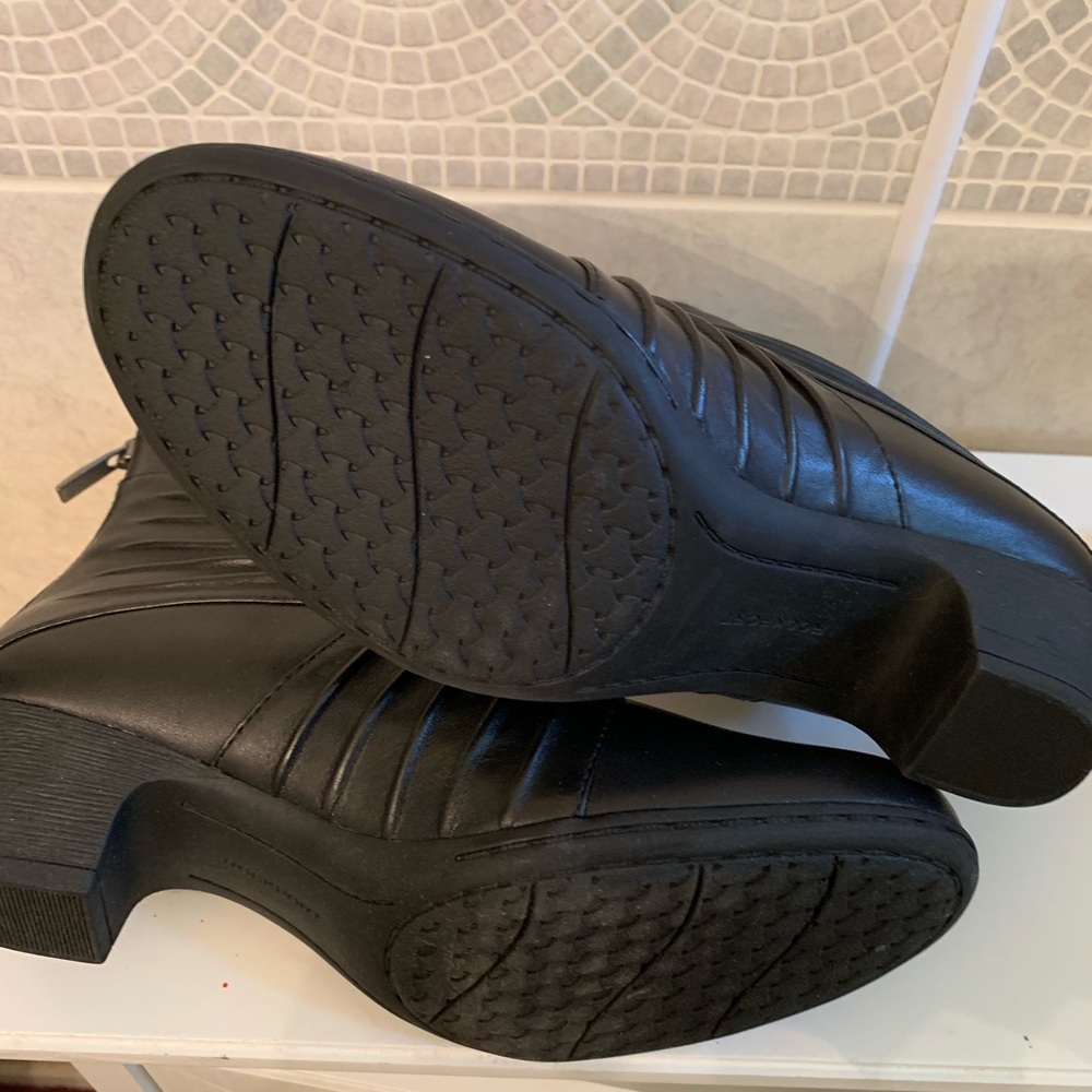 Brynn Rouched Leather upper Boot - Picture 3 of 5